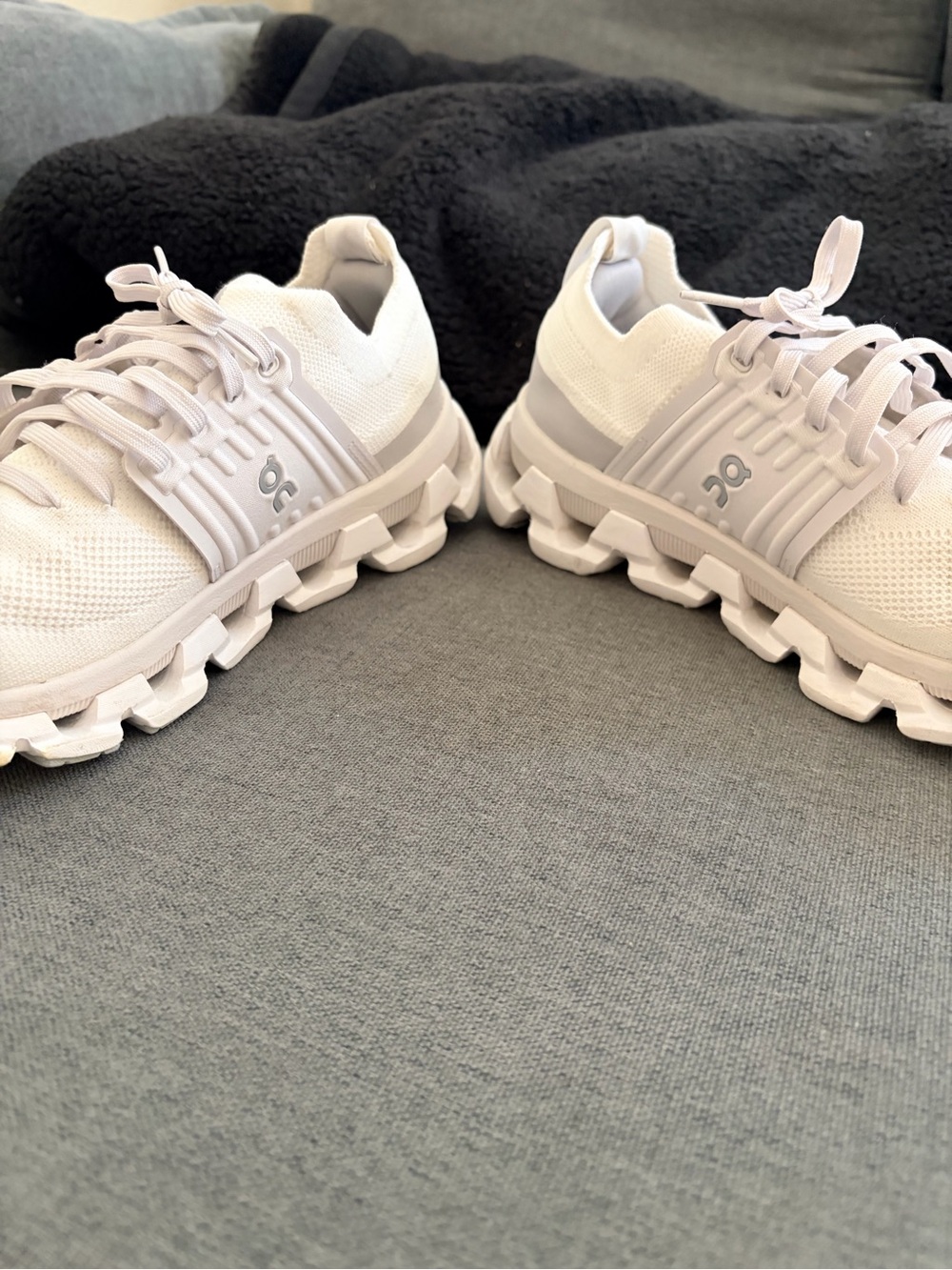On Cloud Running Shoes - White - Picture 2 of 7